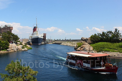トランジット・スチーマーラインでパークを一周