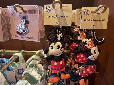 2024】ディズニーぬいぐるみバッジ78選！ランド・シー限定ぬいば