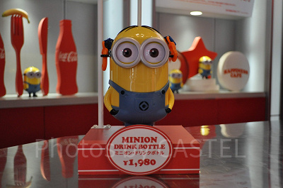 ハピネスカフェのカウンター/ミニオン・ドリンクボトル(1,980円)