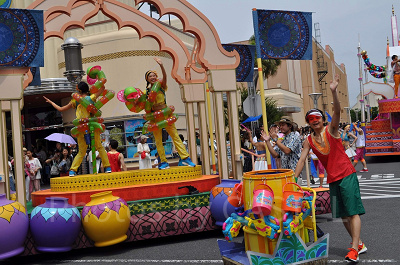 ハローキティフロート/蛇を巻いたオリエンタルガール