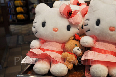 ハローキティ「Hello Kitty’s Sweetest Day Ever」ハローキティのぬいぐるみ