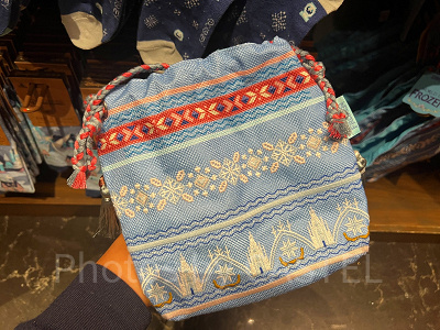 香港ディズニーアナ雪グッズ:アレンデール調刺繍のきんちゃく