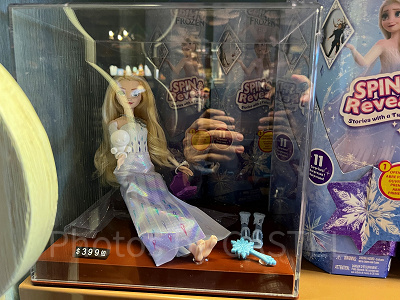 香港ディズニーアナ雪グッズ:エルサの着せ替え人形