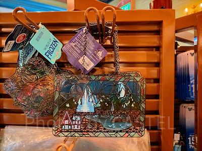 香港ディズニーアナ雪グッズ:ステンドグラス風壁飾り(アレンデール王国)