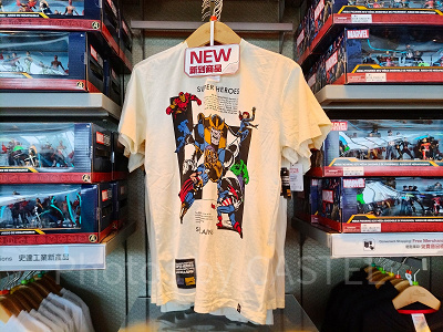 香港ディズニーマーベルグッズ：アベンジャーズのコミックデザインTシャツ（白）