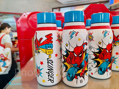 香港ディズニーマーベルグッズ：コミック版スパイダーマンのドリンクボトル