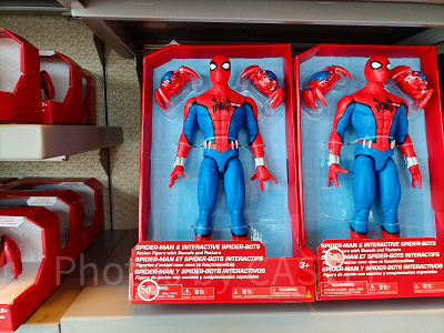 香港ディズニーマーベルグッズ：スパイダーマン＆スパイダーボットのフィギュア