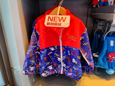 香港ディズニーマーベルグッズ：スパイディのウインドブレーカー