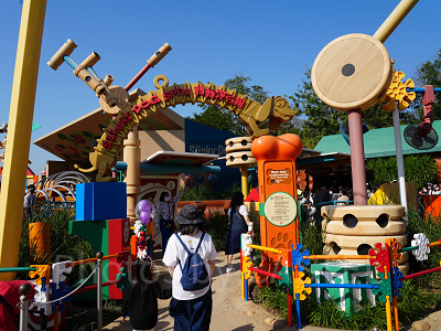 香港ディズニートイストーリーランド:スリンキー・ドッグ・スピン
