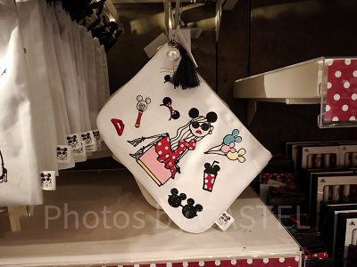 香港ディズニー20周年DAICHI MIURAコラボグッズ:ミニポーチ