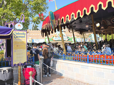 香港ディズニーランドのアトラクション：シンデレラ・カルーセル