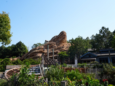 香港ディズニーランドのアトラクション：ビッググリズリー・マウンテン・ラナウェイ・マイン・カー