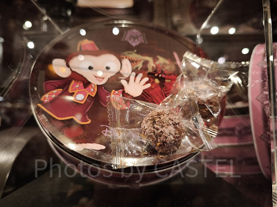 香港ディズニーミスティックマナーグッズ：チョコレートクランチ缶