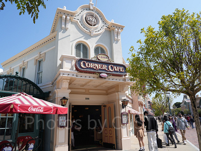 香港ディズニーランドのレストラン:メインストリート・コーナー・カフェ