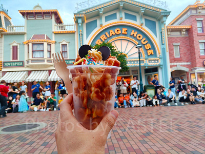 香港ディズニーの名物食べ歩きグルメ：エッグパフ