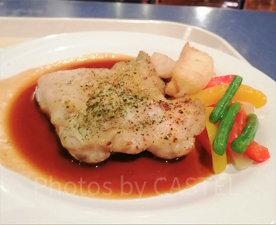 ホライズンベイ・レストラン：スパイシーチキンのオーブン焼き