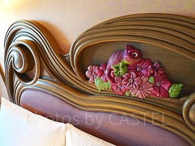 ファンタジーシャトーのベッドボードにはパスカルが!