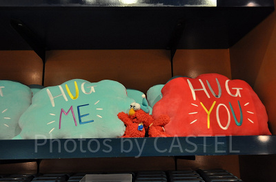 HUG ME!! HUG US!!のクッション