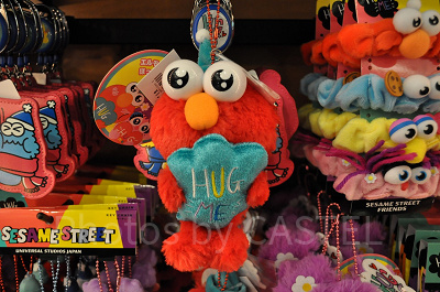 HUG ME!! HUG US!!のくっつきストラップ（エルモ）