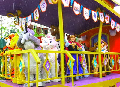 見えないけど向こう側にもたくさんキャラがいます