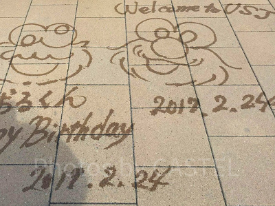 USJの駐車場でサプライズイラストを描いてもらいました