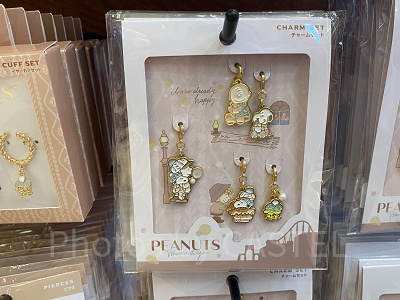 スヌーピーとチャーリー・ブラウンのチャームセット（5個）／USJクリスマスグッズ2022