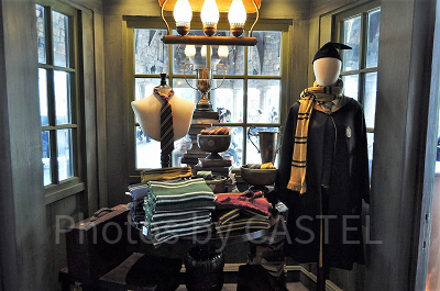 ハリーポッターエリアの店内ディスプレイ/USJ