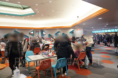 プラズマ・レイズ・ダイナーの店内の様子(18時ごろ)