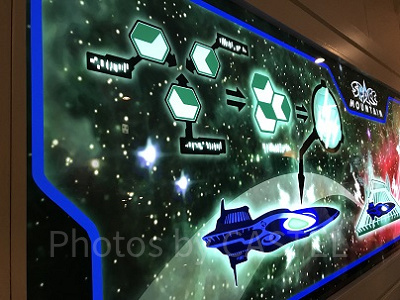 ファストパス側のQラインのポスターです。