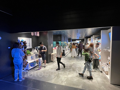 アクアパークのお土産屋を通るとすぐ出口になります