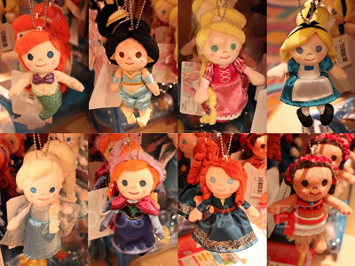 「イッツ・ア・スモール・ワールド」ぬいぐるみバッジ