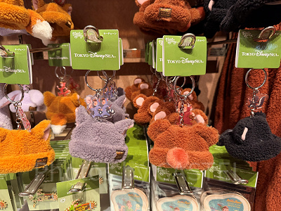 キーチェーン（真ん中右）