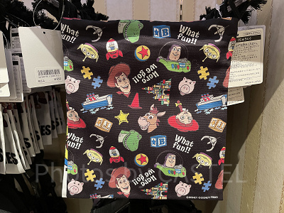 きんちゃく裏（トイストーリーべスティーズグッズ）