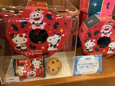 キティ、スヌーピー、モッピーのクッキー（USJクリスマスグッズ2023）