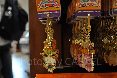 「KOWAKAWA HALLOWEEN」ハローキティキーホルダー