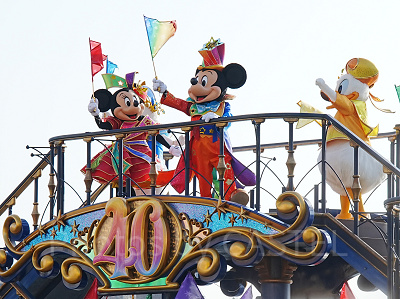 「レッツ・セレブレイト・ウィズ・カラー」