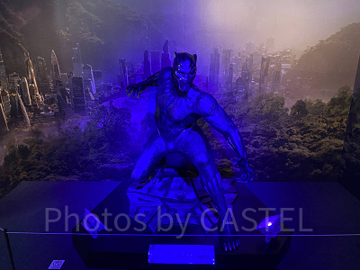 ブラック・パンサーの等身大スタチュー