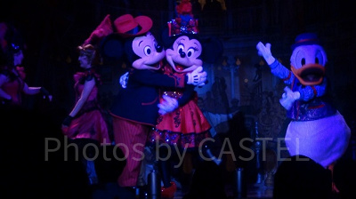 ミニーを思いやるミッキーのように……