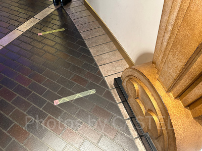 指定の位置に並ぶ