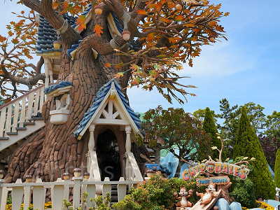 チップとデールの看板が目印です