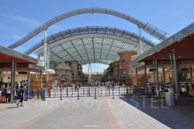 USJのエントランスからパークを眺める