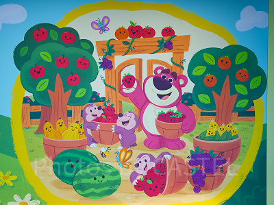 ロッツォ・ガーデンカフェ内の壁に描かれたロッツォ