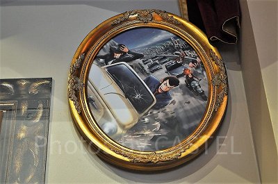 仲間とカーチェイスを繰り広げるルパン三世