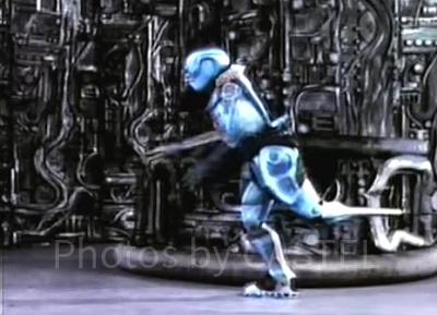 左足がこれからベースに変わるメジャードモ