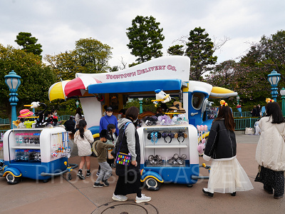 3月ディズニーランド混雑レポ:トゥーンタウンで身につけグッズが買えるワゴン