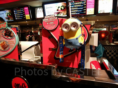 メルズドライブイン／USJミニオンのドリンクホルダー