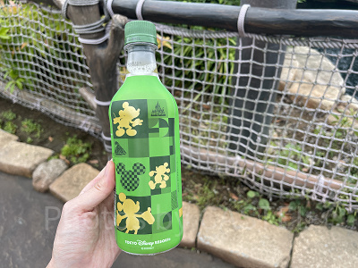 いろんなポーズのミッキーがいます