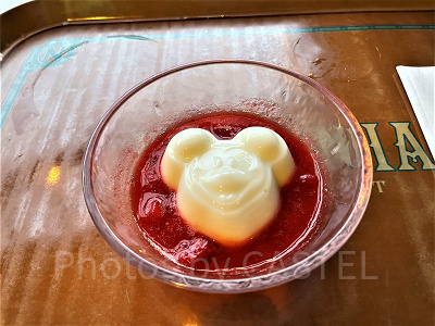 ミッキーマウスのかわいい杏仁豆腐