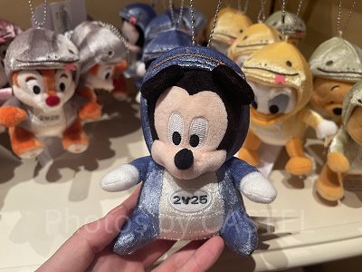 ミッキーぬいぐるみバッジ(ディズニーお正月グッズ2025)