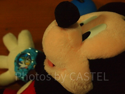 ドナルド時計をつけているミッキー